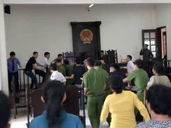 Náo loạn phiên toà ở Bình Chánh, cả nhà bị truy tố