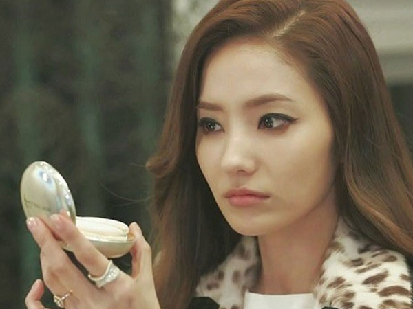 Sững người trước bí mật khủng khiếp của chồng ở tiệc 10 năm ngày cưới