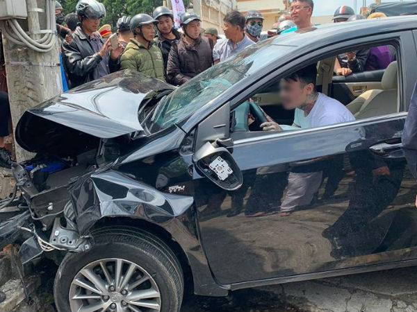 Thanh niên quốc tịch Mỹ gây tai nạn liên hoàn ở Đà Lạt kích động tại trụ sở công an