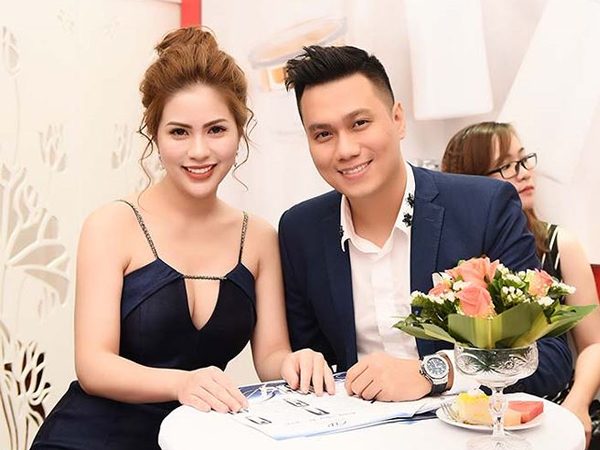 Việt Anh vô tư bình luận trêu chọc 'người tình tin đồn' một thời Quế Vân trong khi bà xã liên tục đăng status ẩn ý