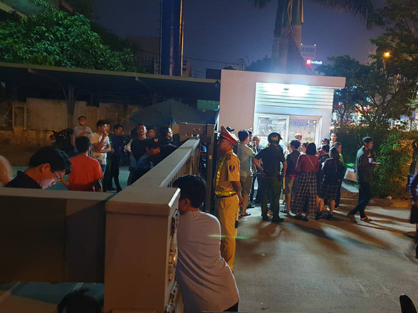 Hàng trăm người bao vây công ty bất động sản đòi sổ đỏ trong đêm