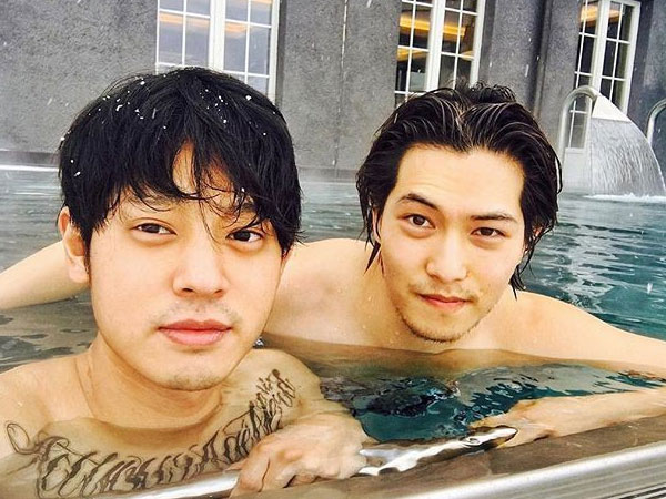 Không giải nghệ, chỉ xin lỗi và hứa sửa sai - 'con trai Jang Dong Gun' bị mỉa mai: 'Ở lại showbiz để tiếp tục quay lén, sex tập thể sao?'
