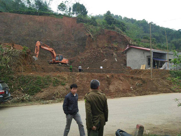 Sạt lở đất kinh hoàng trong đêm, 2 chị em ruột tử vong