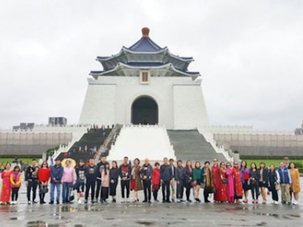 Việt Nam hoan nghênh Đài Loan mở lại visa Quan Hồng