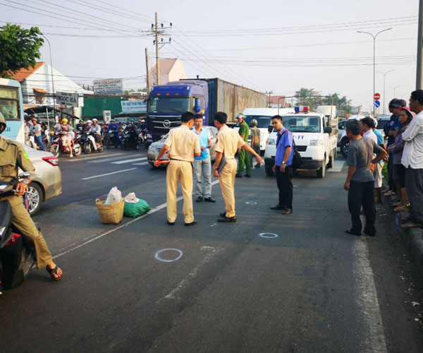 Băng qua quốc lộ, 2 phụ nữ bị ô tô tông tử vong