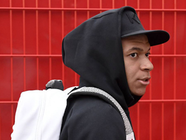 Mbappe bị PSG phạt nặng, Real mừng thầm