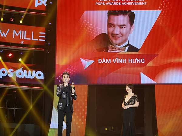Mr Đàm, Trường Giang nhận giải thưởng thành tựu tại Pops Awards