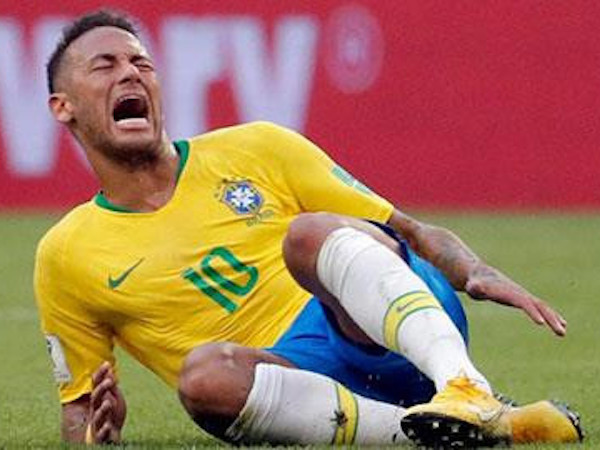 Video: Giải mã chiến thuật 'cứ đụng là ngã' của Neymar