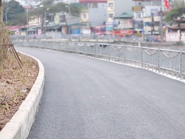 Đường đi bộ cạnh sông Tô Lịch trong con mắt người dân Thủ đô: Đường đẹp, đúng nguyện vọng nhưng đi qua cần... đeo khẩu trang
