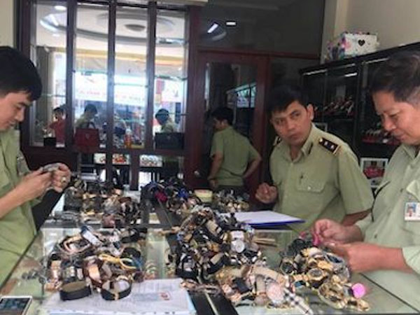 Hơn 3.000 đồng hồ Rolex, Patex Philippe, Tissot... giả bị tịch thu