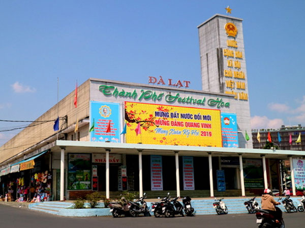 Rạp hát Hòa Bình và Dinh tỉnh trưởng Đà Lạt sẽ bị đập bỏ, di dời