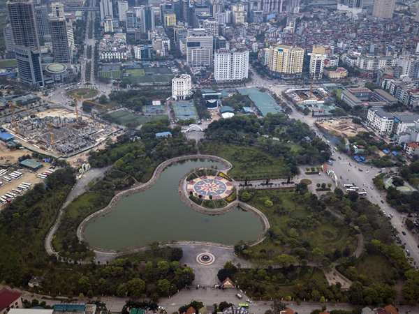 Toàn cảnh 'lá phổi xanh' của Cầu Giấy bị xin xén đất làm bãi đỗ xe