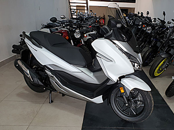 Honda Forza 300 giá 350 triệu đầu tiên về Việt Nam