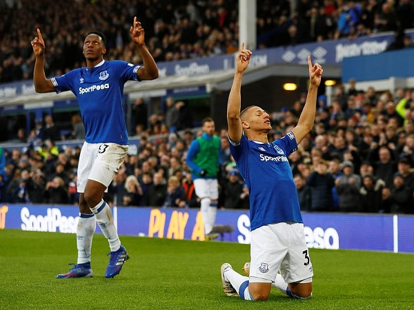 Thảm bại trước Everton, Chelsea hụt hơi trong cuộc đua Top 4