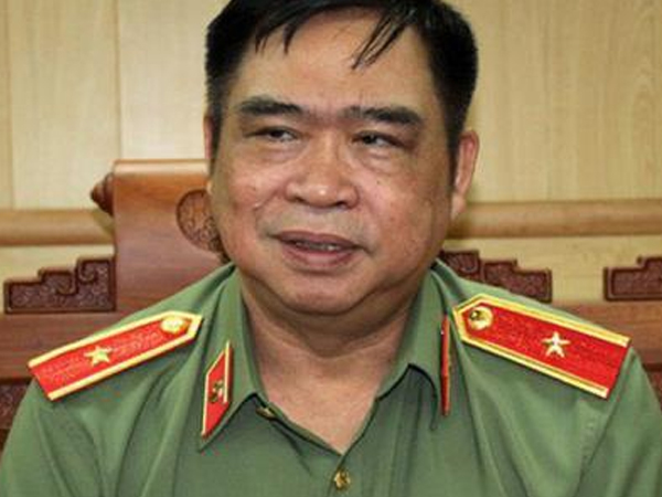 Tướng Đỗ Hữu Ca phủ nhận gã đàn ông cưỡng hôn nữ sinh là cháu mình