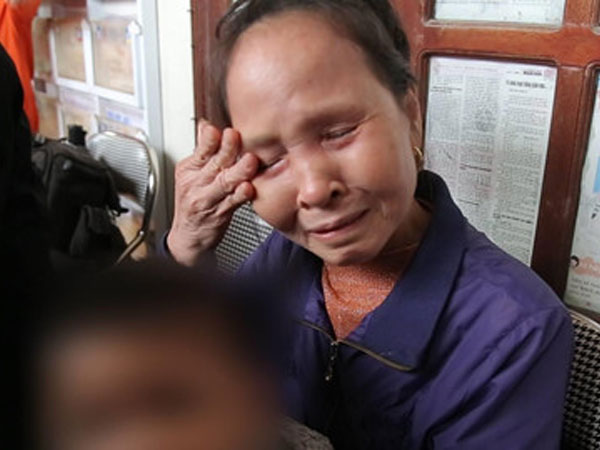 Video: 'Tôi mất niềm tin vì đến thức ăn bẩn hại các cháu họ còn dám làm'