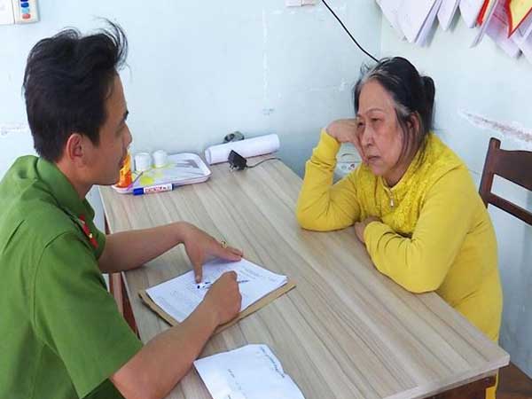 Bắt quả tang U70 buôn bán ma túy, thu giữ 20 túi ma túy đá