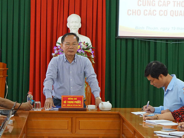 Cô giáo bị tố vào nhà nghỉ với nam sinh: Có quan hệ yêu đương