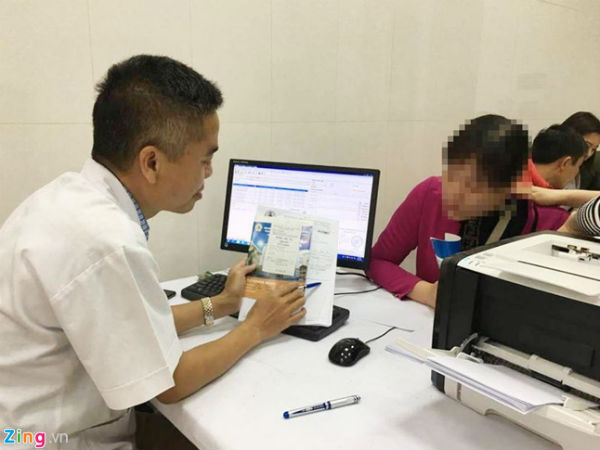 Giáo viên trường Thanh Khương khóc nức nở khi nhiễm sán lợn