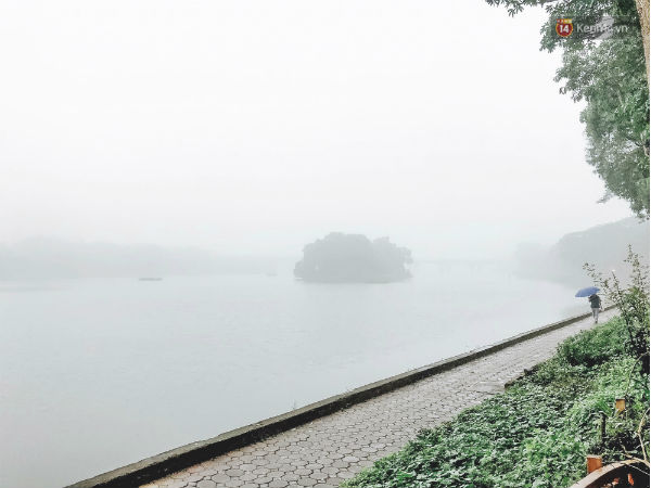 Hà Nội xuất hiện sương mù từ sáng sớm, ví như Sapa thu nhỏ