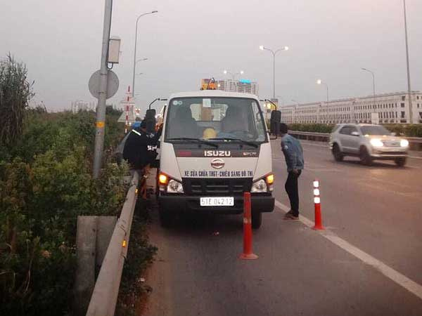 TP. HCM: Diễn biến mới vụ cục bê tông chặn ô tô vào làn xe máy trên cao tốc khiến 2 người thương vong