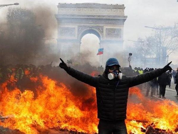 TT Pháp sa thải cảnh sát trưởng Paris, tuyên bố dập tắt biểu tình