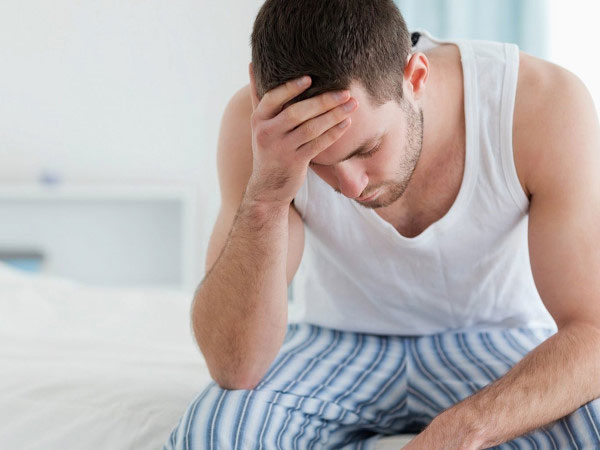 Vì sao nam giới sẽ 'chết lặng' nếu bị đá vào tinh hoàn?