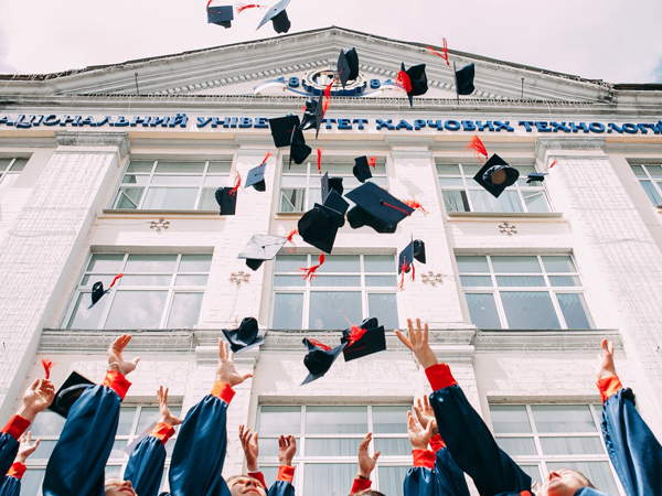 Choáng ngợp với mức lương của cựu sinh viên 10 trường Đại học có học phí đắt nhất