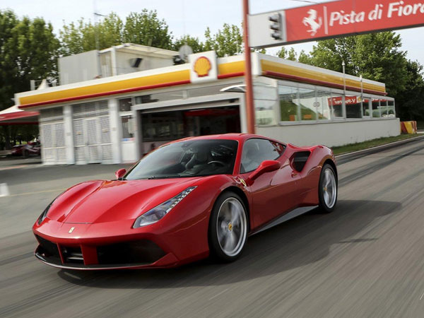 Hàng nghìn siêu xe Ferrari có nguy cơ bốc cháy vì rò rỉ nhiên liệu