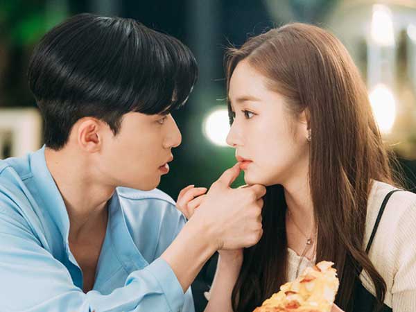 Mâm cơm chỉ có rau và một bát nước chấm lúc 11 giờ đêm khiến tôi cay mắt khi nghĩ về vợ và nỗi lo cơm áo gạo tiền