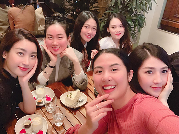 Ngọc Hân đón sinh nhật muộn với 'hội chị em' toàn các nàng hậu: Thanh Tú đang mang thai, Tú Anh hết kỳ ở cữ cùng lộ diện!