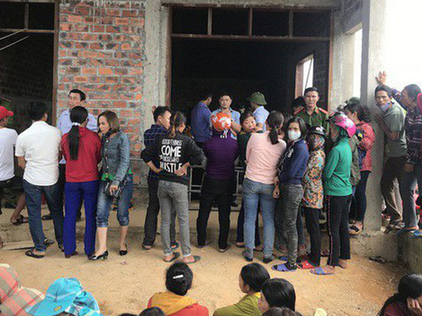Người đàn ông nói đi chơi nhưng ra sau vườn treo cổ tự tử