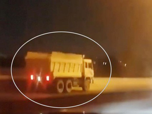 Phạt 7,5 triệu đồng, tước bằng tài xế xe ben chạy ngược chiều trên cao tốc