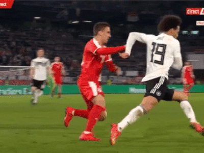 Cận cảnh tình huống Leroy Sane suýt bị đốn què chân trong trận giao hữu