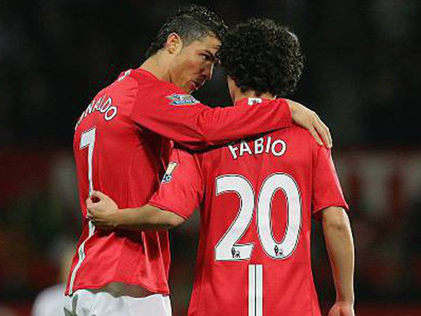 Cựu sao Man United tiết lộ sự hào hiệp khác hẳn vẻ ngoài khinh khỉnh của Ronaldo