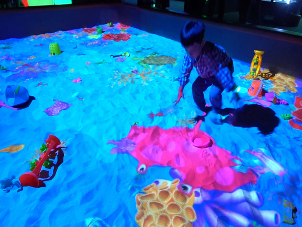Video: Khu tương tác ánh sáng 3D đầu tiên ở Sài Gòn