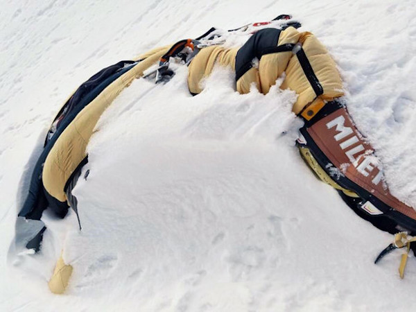 Băng tan để lộ nhiều thi thể nhà leo núi trên đỉnh Everest