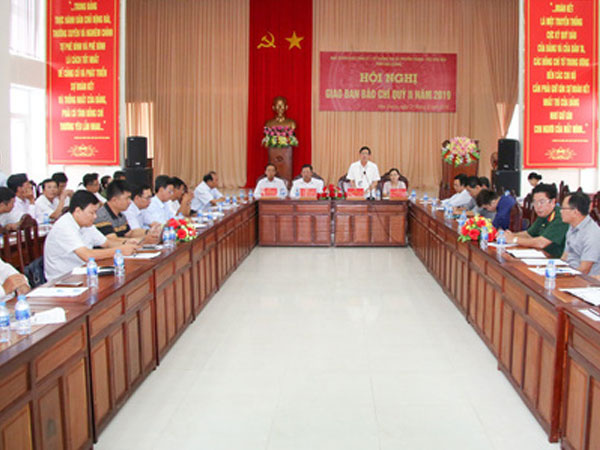 Bỏ phiếu kín xử lý vụ xe biển xanh Hậu Giang đi dự tiệc ở Cần Thơ