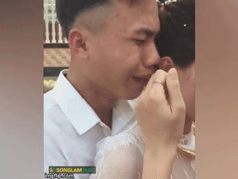 Clip em trai ôm chị khóc nức nở trong ngày chị lên xe hoa về nhà chồng gây xúc động