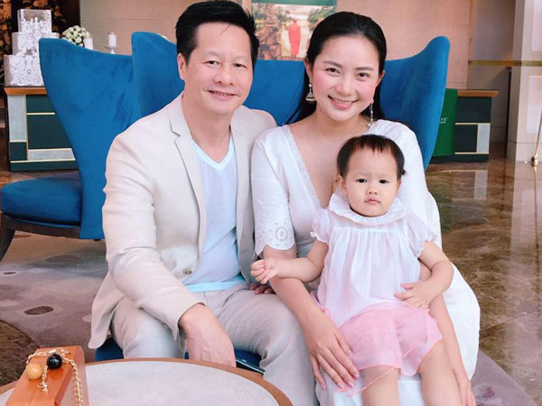 Hết được ông xã 'nịnh đầm', Phan Như Thảo lại tiếp tục gây choáng khi khoe quà khủng từ chồng đại gia hơn 26 tuổi