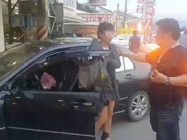 Nữ tiếp thị rượu giết người tình bật khóc trong phiên tòa