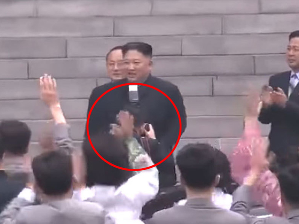 Thợ chụp ảnh Kim Jong Un bị sa thải, ngỡ ngàng lý do