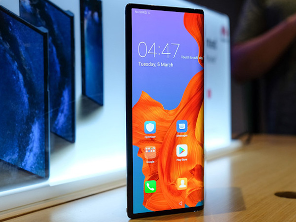 Vì sao điện thoại gập lại sẽ sớm có giá rẻ hơn smartphone cao cấp?