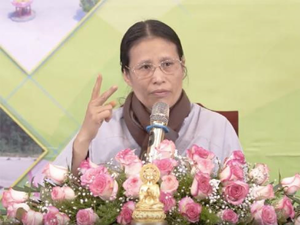 Video: Người dân nghĩ gì về chữa bệnh kiểu 'thỉnh vong' của bà Phạm Thị Yến?