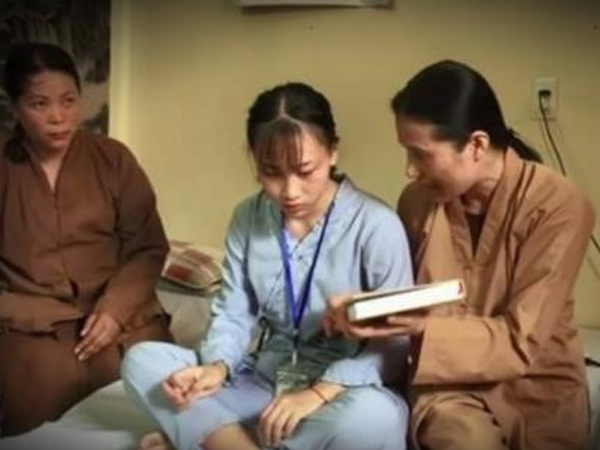 Video: Người dân Uông Bí nói gì về việc chùa Ba Vàng truyền bá vong báo oán?