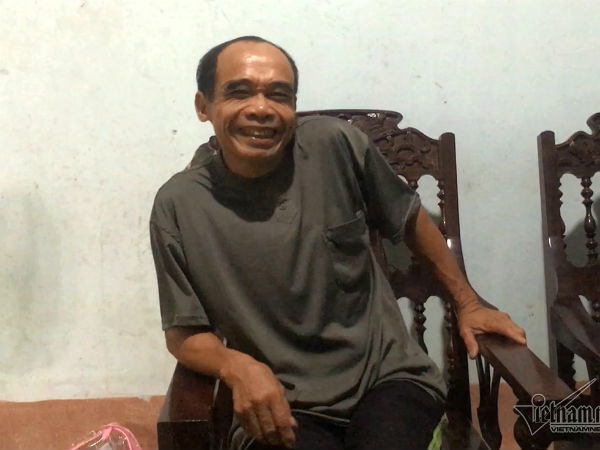 Đại gia đá đỏ đếm tiền cả ngày không hết giờ ra sao?