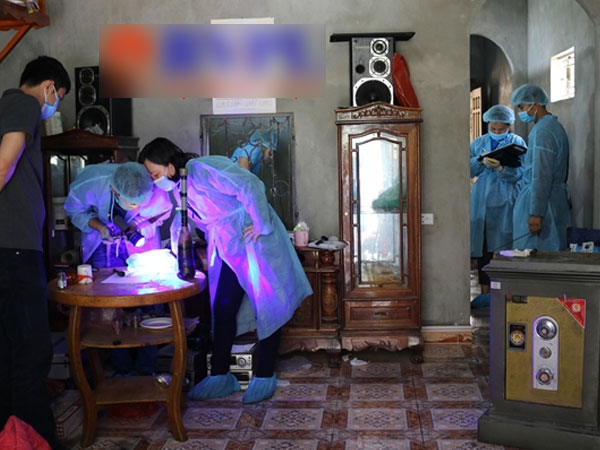 Cận cảnh cuộc khám xét dài kỷ lục nhà Bùi Văn Công