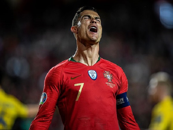 Clip: Ronaldo vô duyên ngày tái xuất, Bồ Đào Nha hòa nhạt ngay trên sân nhà