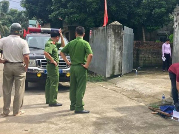 Đi uống rượu về điên cuồng cầm dao chém mẹ đẻ tử vong, con gái nguy kịch