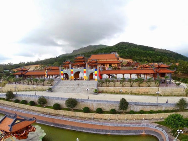 Hàng trăm tỷ đồng đổ về chùa Ba Vàng trong 3 năm xây dựng